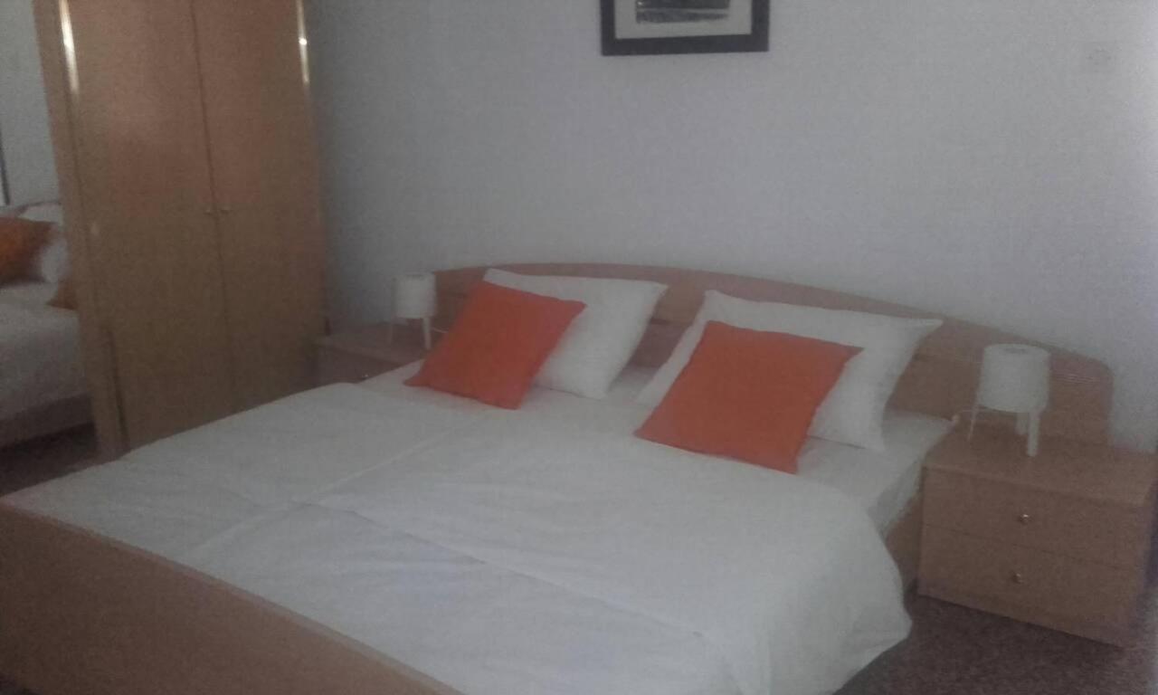 Apartments By The Sea Basina, Hvar - 542 Vrbanj Екстериор снимка