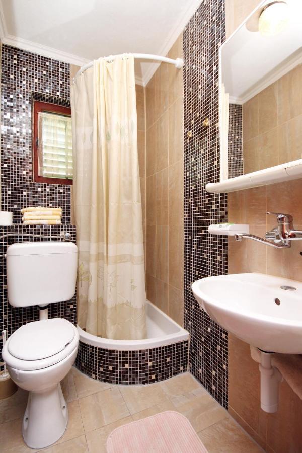 Apartments By The Sea Basina, Hvar - 542 Vrbanj Екстериор снимка